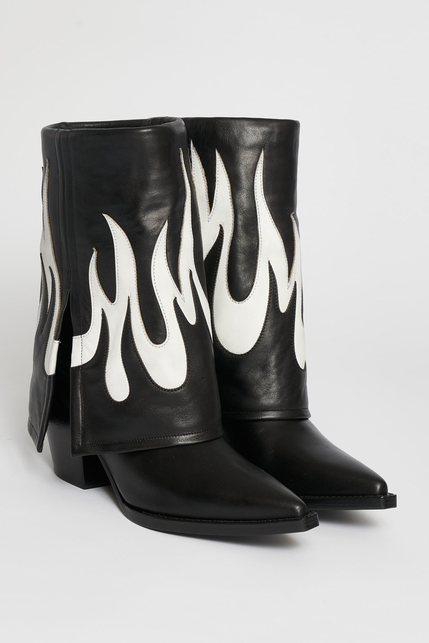 FIRE LOW BLACK/WHITE