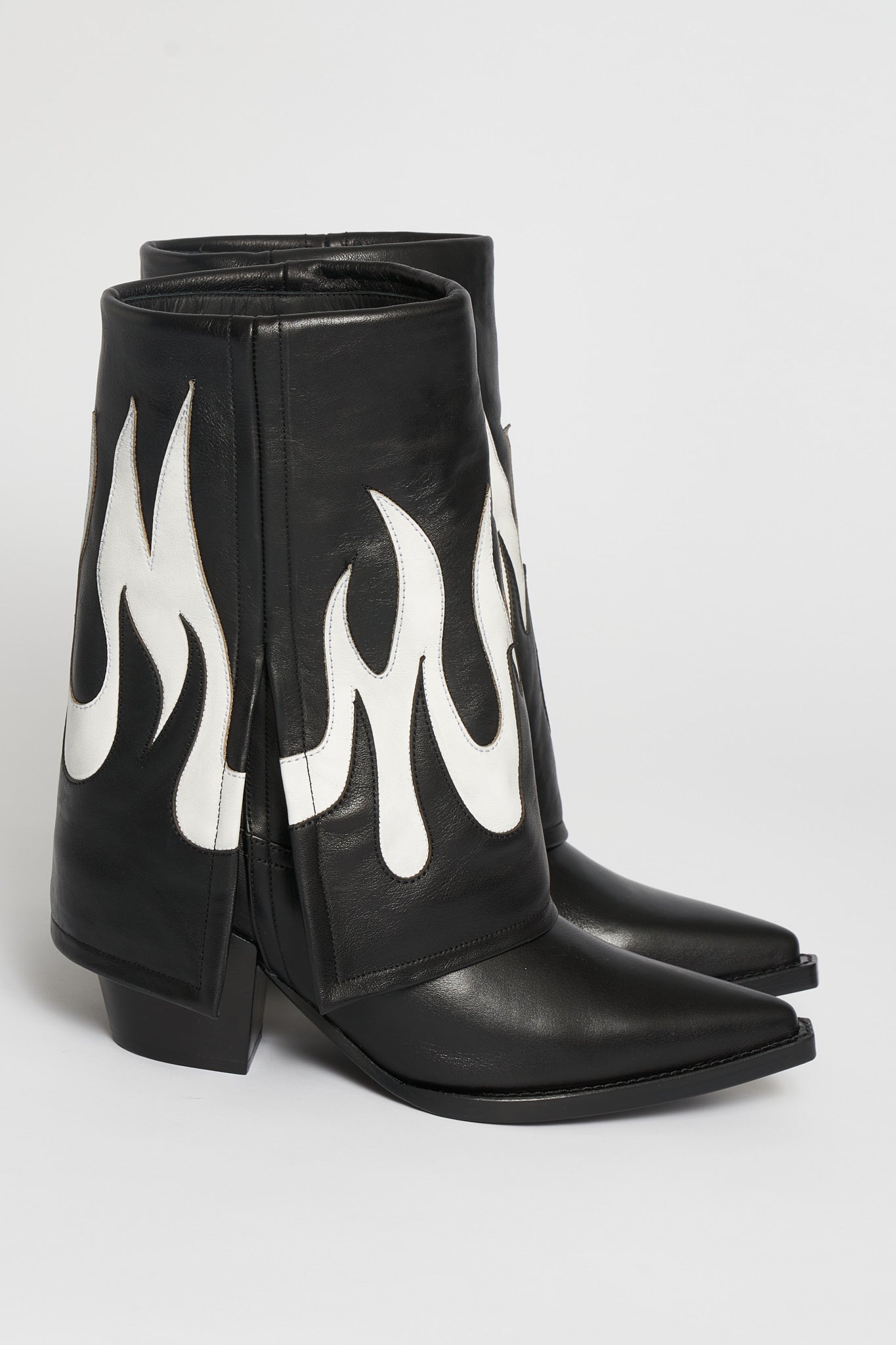 FIRE LOW BLACK/WHITE