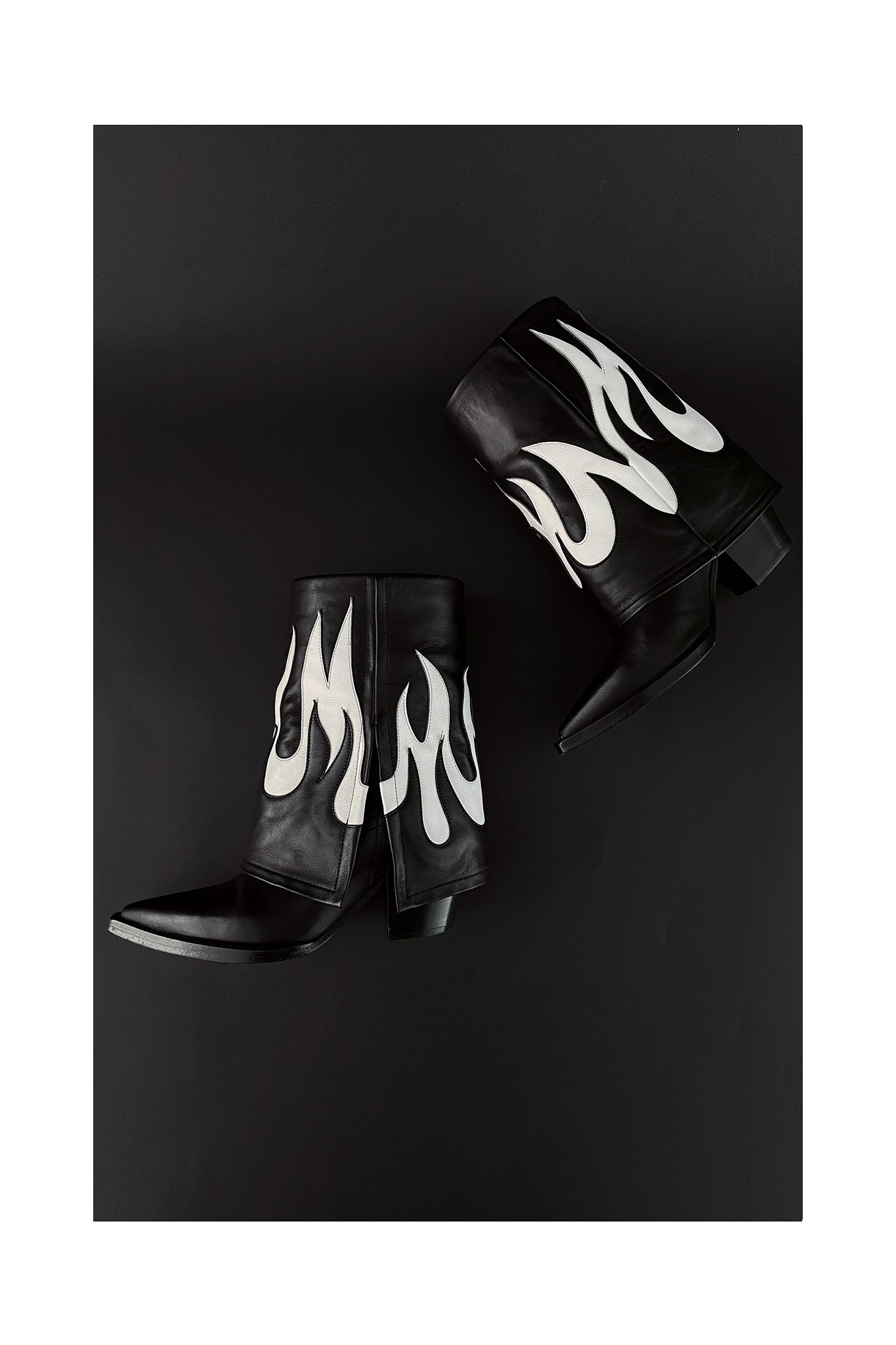 FIRE LOW BLACK/WHITE